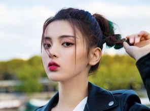 杨超越吃瓜唱歌视频完整版,欢乐互动展现多面魅力