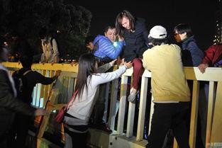 台湾民众吃瓜视频,吃瓜视频背后的社会现象解析