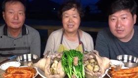 鄂州幸一家人吃瓜视频,揭秘家庭欢乐时光