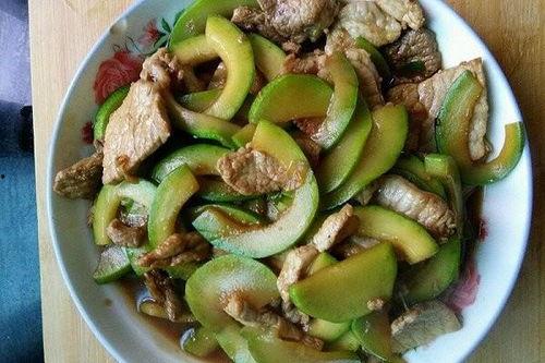 角瓜炒肉如何炒着吃视频,家常美味，简单炒制教程