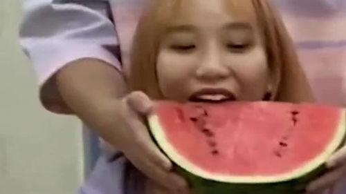 精神小哥吃瓜视频,带你领略网络热点的魅力