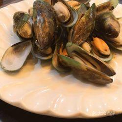 泰国大叔吃青口瓜视频,趣味横生引网友热议