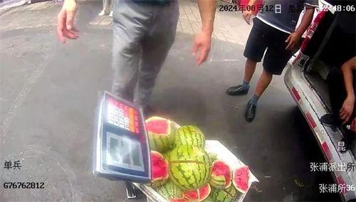 吃瓜群众隔街高喊视频